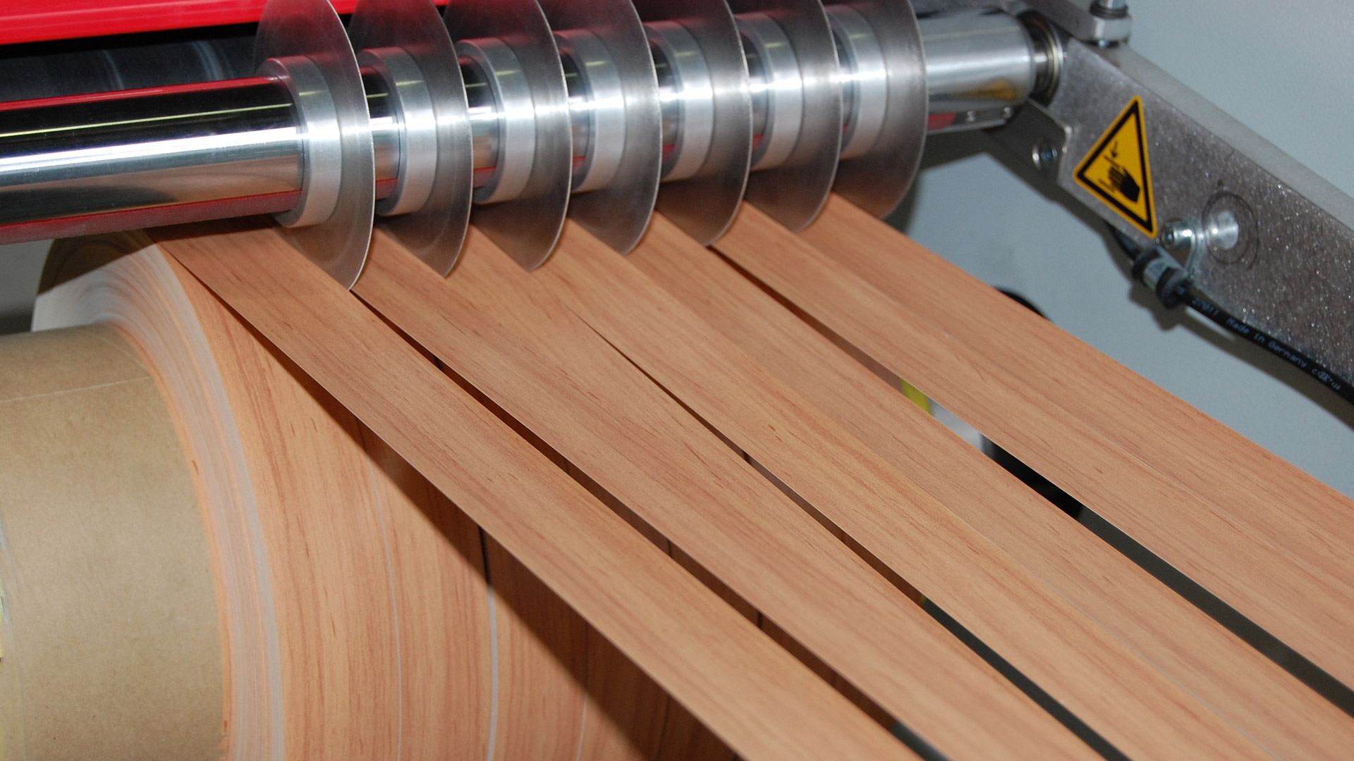 Slitting machines surface material on reels Duespohl